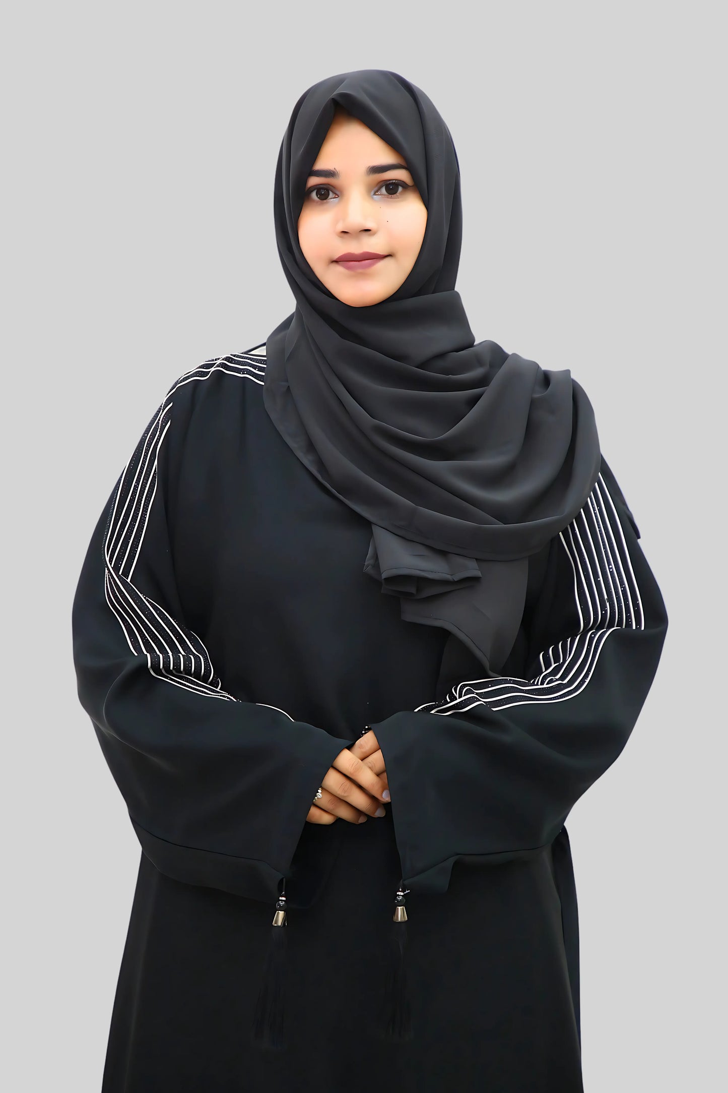 Chic modest outfit featuring a flowy abaya and soft fabric hijab for everyday wear.