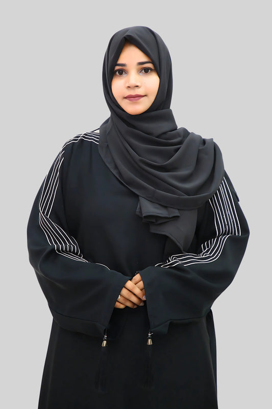 Chic modest outfit featuring a flowy abaya and soft fabric hijab for everyday wear.