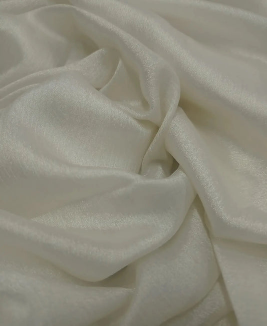 The Silk Crinkle Hijab is a refined essential that blends luxury, comfort, and versatility.