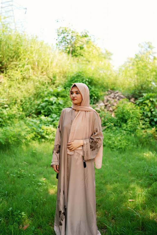 ZARQA Abaya in premium Nida fabric – elegant daily wear abaya in Pakistan