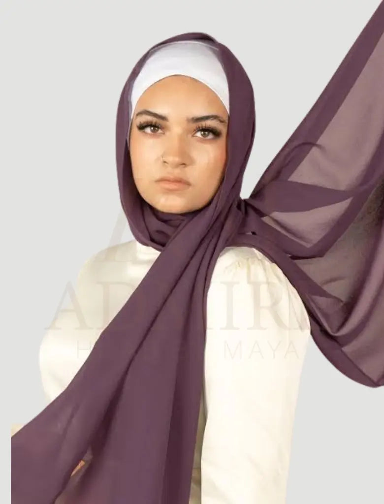  the Chiffon Georgette scarf, expertly crafted to blend versatility with refined elegance.