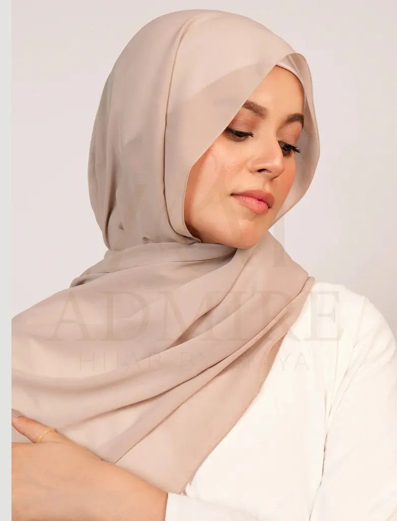  the Chiffon Georgette scarf, expertly crafted to blend versatility with refined elegance.